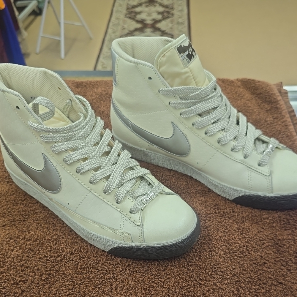 Nike Men’s High-Top Sneakers in Off-White with Silver Swoosh
